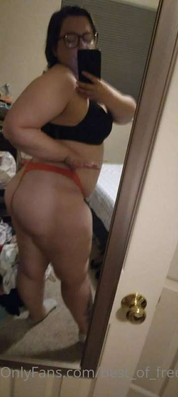 Hey baby! Cum see more of what I have to offer on my OF! 😈 I.. 3