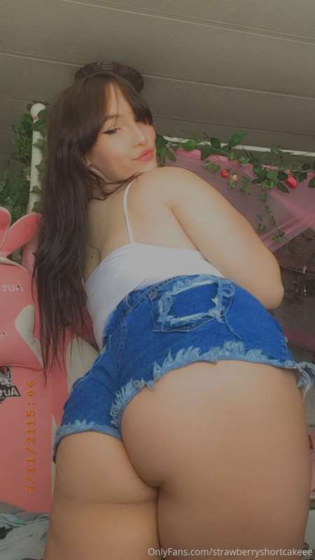 tip me if u wanna slap my ass hehe