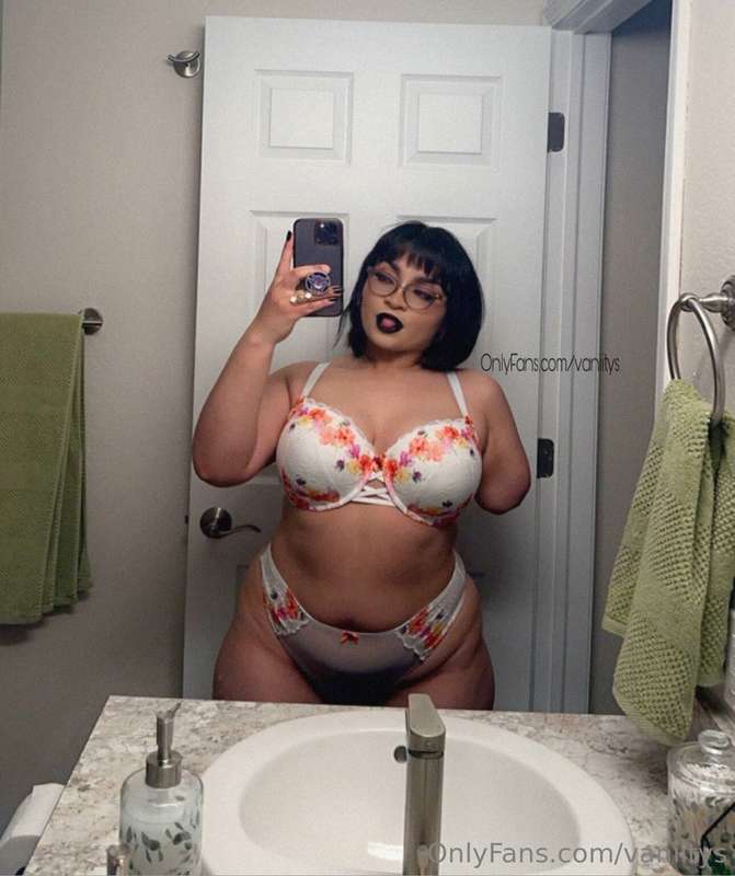 What do you think of my birthday lingerie set??😏😈🎂