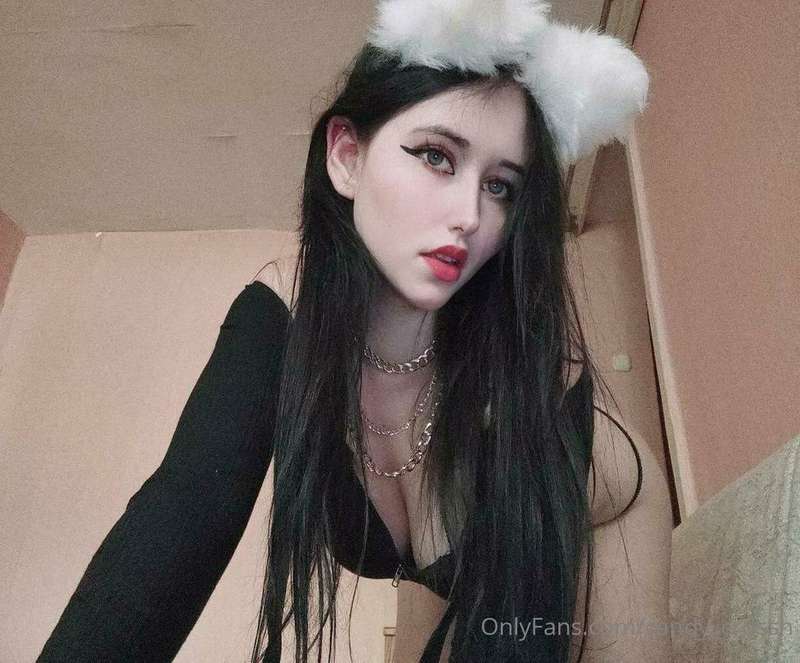 Little dirty @miracle_me is looking for a strong dick😈 Wanna..