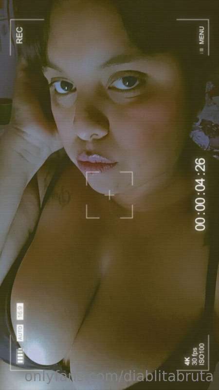 Tell me that I'm yours with your hand on my throat 😈😏💋