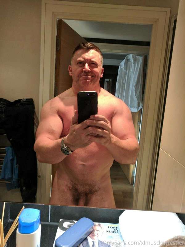 More nakedness to cum