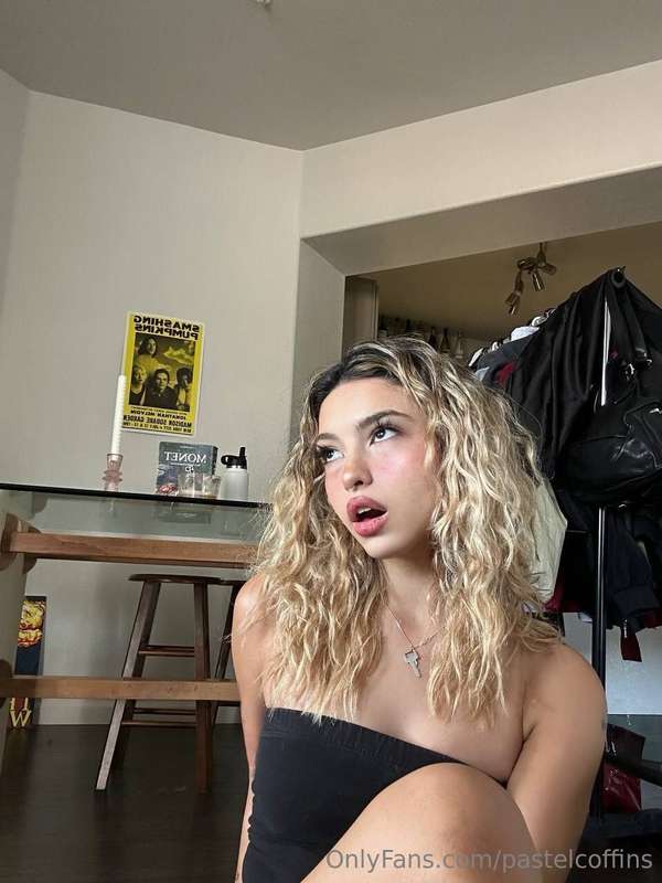 19 yr old needs cock bad ♥️ Think you can help her out? @lil..