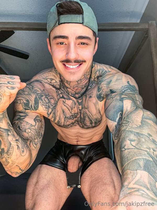 Who’s winning if we wrestle 😏..?My ADULT content 🔞👉 @Jakipz ..