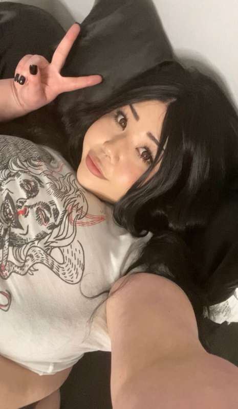 hii do you want to cuddle? 🥰 9