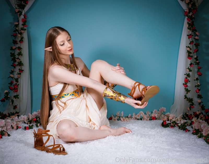 It's time for the sandals to come off! You better not be pee.. 8