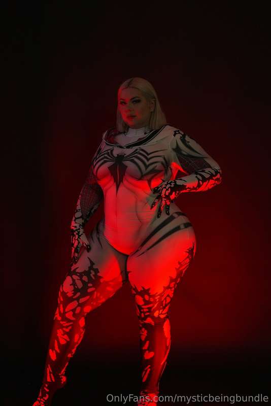 venom gwen 🕸️ for day 17 of 31 days of halloween 🎃 2