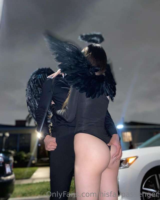 Halloween flicks my ass is out so I thought id post them😘