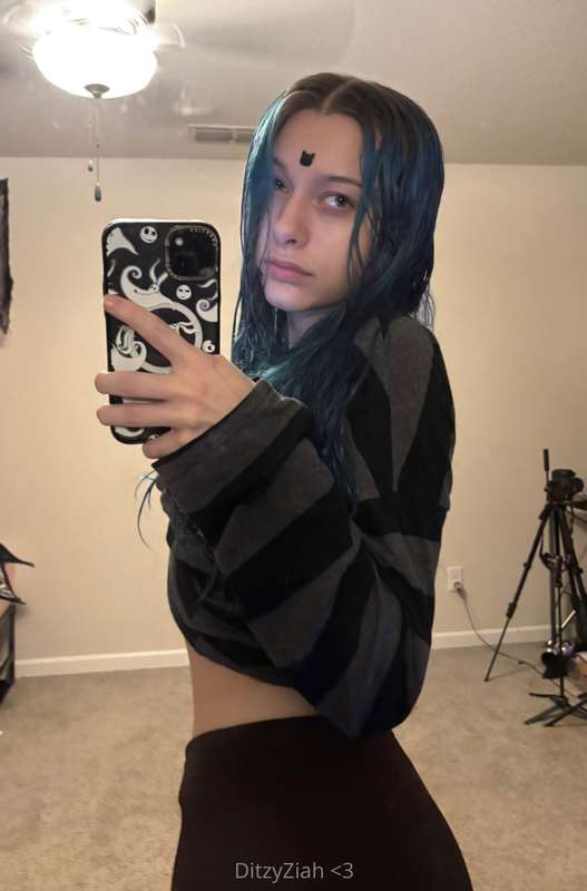 fresh out of the shower… im cold.. warm me up?