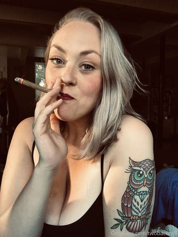 Not sure if any of you are Stoners out there 🤷🏼‍♀️, I usuall.. 2