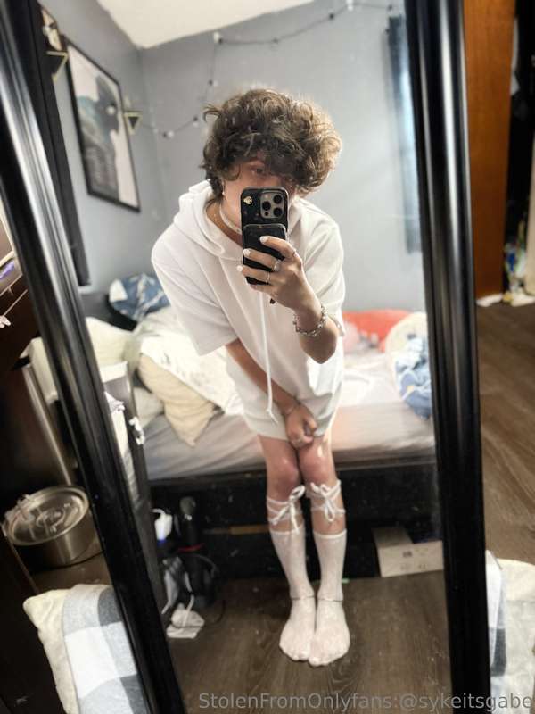 I’m just a lil guy 🥺 pls be kind I know I’m chronically late.. 19