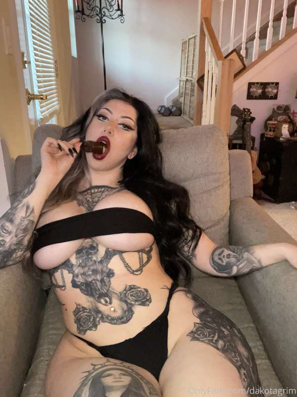 mmmmmm soooo yummy 🍌
tip anything to watch me lick and suck ..