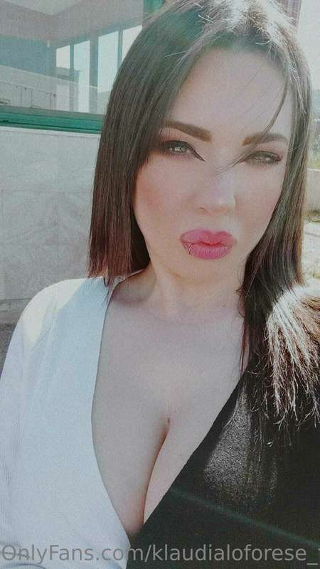 Sono a lavoro e mi è preso un'imProvvisa BM 😏😏😏  IN DM ti la..