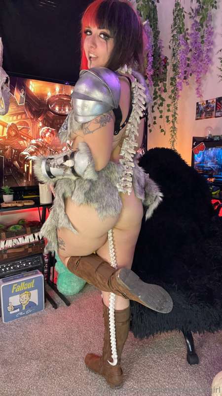 I’m ready to pillage and ride you 😏  How cool is this cospla.. 11