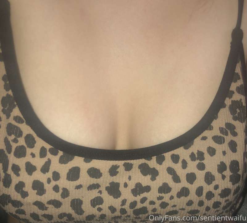 @femboyfilth offering me some assistance ; )
*swipe for a ni.. 1