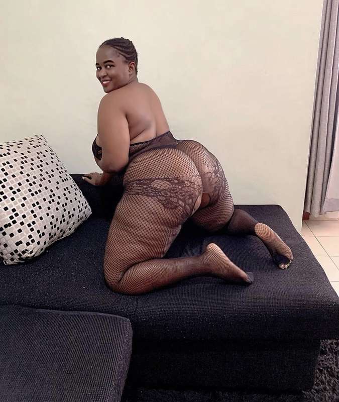 Let me Twerk and Bounce my FAT ASS all over your COCK Daddy🍑..