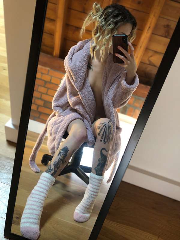 Lil naked bod in a big fluffy dressing gown feels amazing! 2