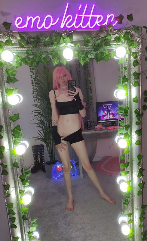 Little_Emo_Kitten - Fansly - 10 Jun, 2022 6
