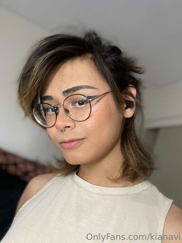 Hiya!!! ❤️
Just finished doing ma makeup and I’m ready to he.. 10