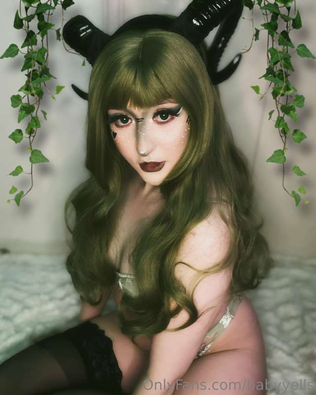 capricorn goddess fantasy look💚 2