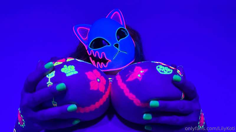 I decided to share some more photos with you all! 💝 For thos.. 1