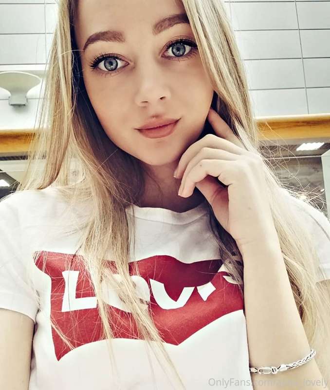 hey baby, how do you like my outfit, maybe you want to look ..