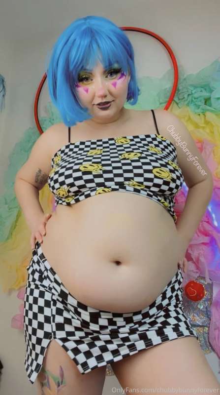 A nice filled belly after 2 cheeseburgers, a bunch of nugget.. 1