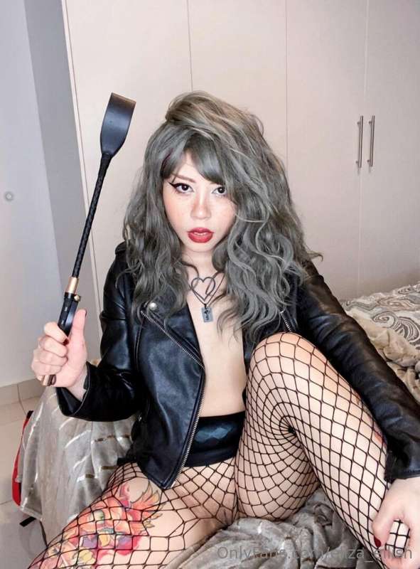 Kneel, bitch 😈, when your Mistress @bdsmmistressroxy is befo..
