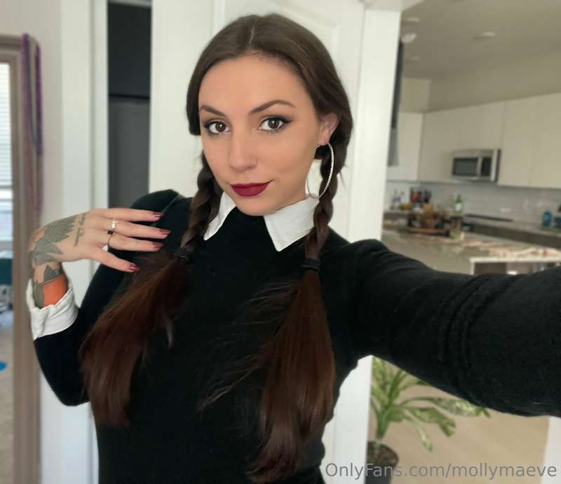 More Wednesday pics 🖤 2