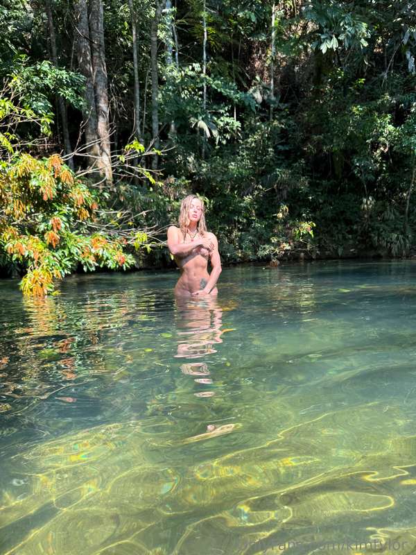 There's nothing compared to the feel of nature on your naked..