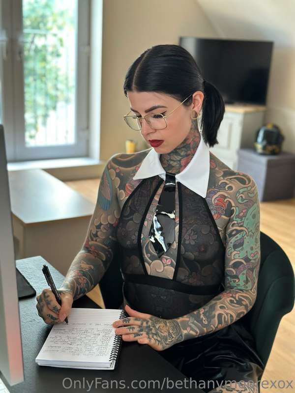 I decided to get fucked while being a naughty girl 🙇‍♀️
