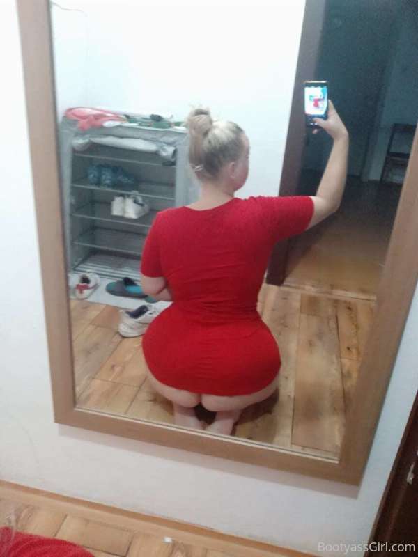 5 new photos of my butt :)
#AssPhotos 3