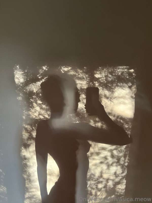 Just a shadow of my body on the wall 🔥 But don’t you feel ho..
