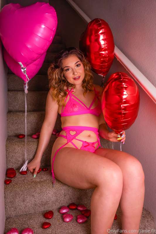 Happy Valentine’s Day babes! Show me love by liking and comm.. 2