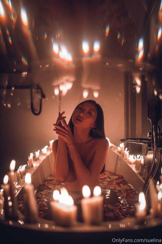 Wanna join me in my bath tube?😈🔥