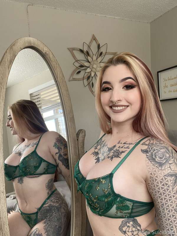 Grabbed the mirror for extra spice 😆 35