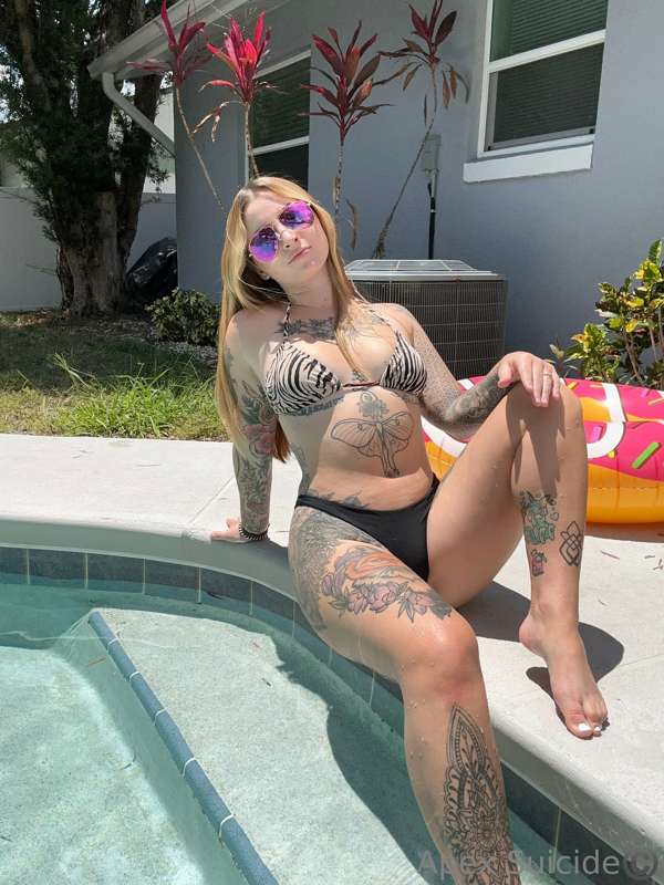 Would you fuck me on this float??🤣 or try to lol 2