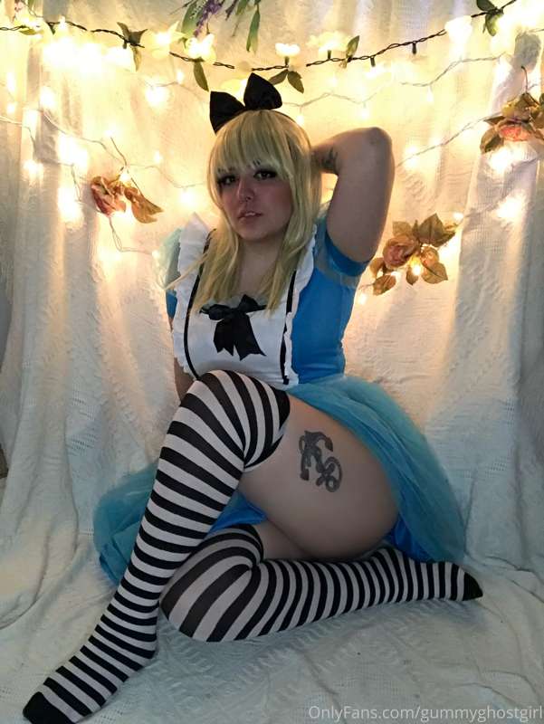 Cum down my rabbit hole and explore my wonderland 🐇 4