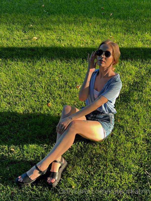 I love sunny weather, I always look beautiful when I bathe i..