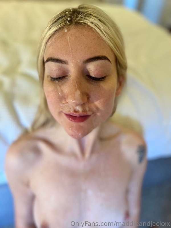 Handcuffs + huge facial!! 😈 💦 Using these handcuffs was so m..