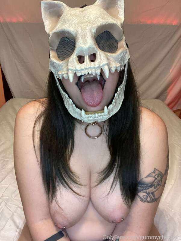 Wanna play with me? I might be a little rough 💀🖤 23
