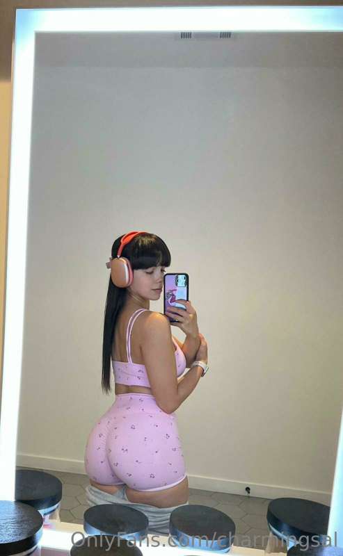 Does my 🍑 look bigger in...