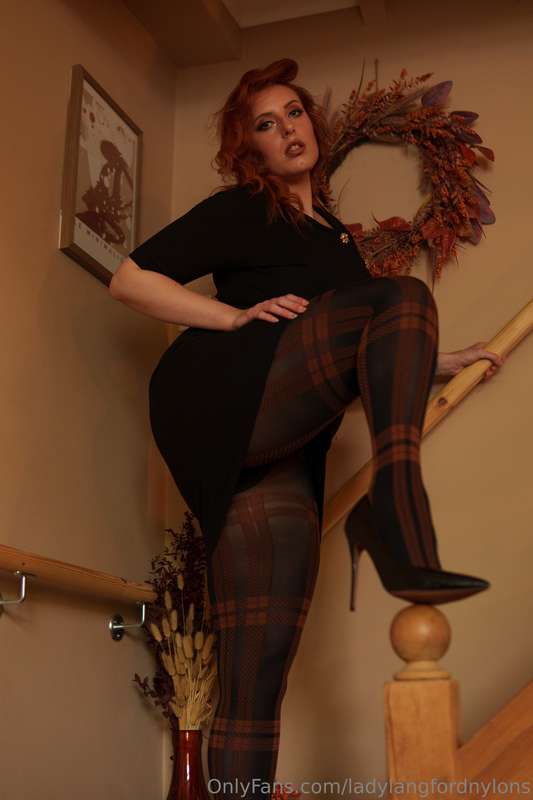 That pattern going across my arse and thighs in the last pic.. 2