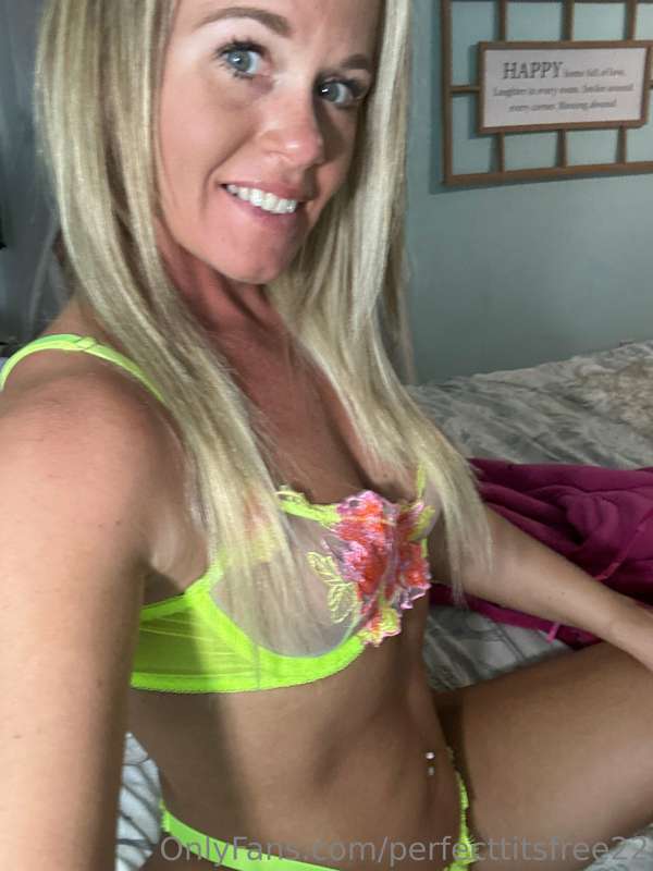 Live now join in y’all 😘🤗