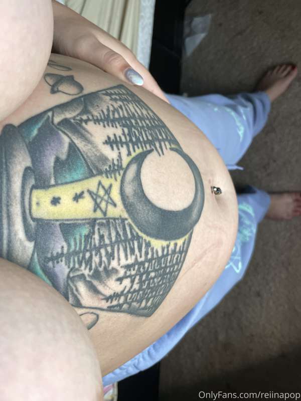 belly after the 2L chug!! 😻 1