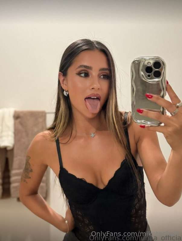 🔥Free subscription 🔥@lunaa_officialJust look at that skinny .. 1