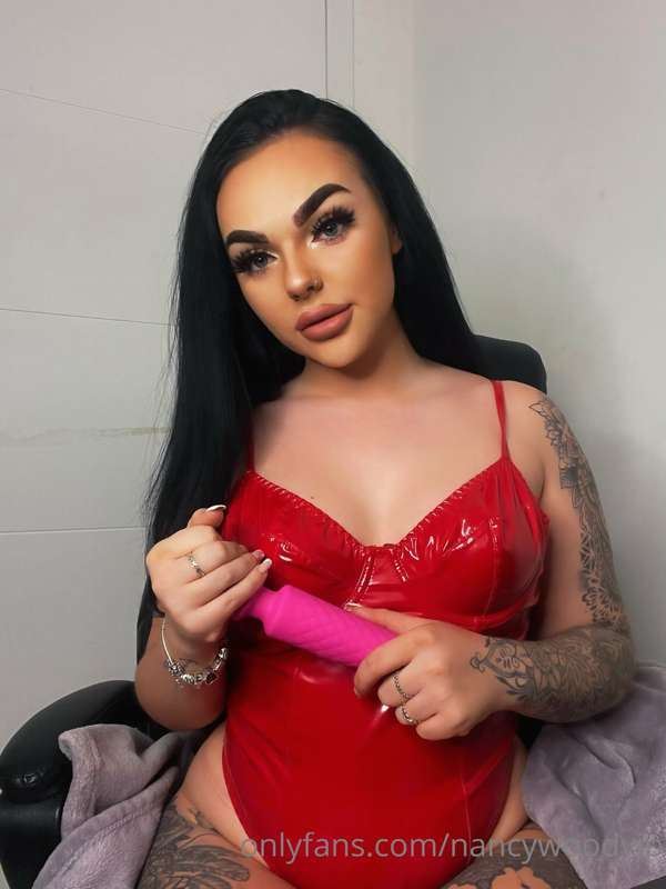 Ready to take your cock right now.... 😈