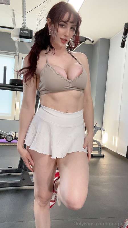 guess who decided not to wear any panties today 🥰