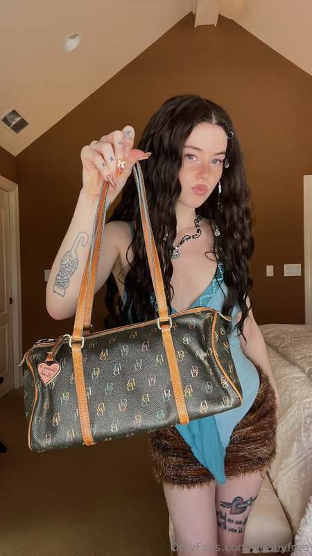 The purse is cute but my PUSSY is cuterrrr, click purchase t..