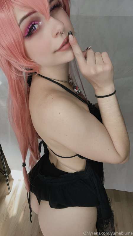 Its sooooo hot outside omq i cant handle it 
Are u cool with.. 2